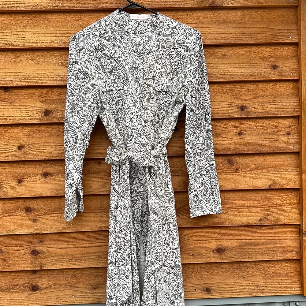 Tory Burch long sleeve dress 🖤 Button band collar + cute wraparound belt!